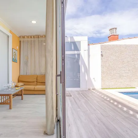 빌라 Apart-rent Casa Con Piscina Montgri 0125 *